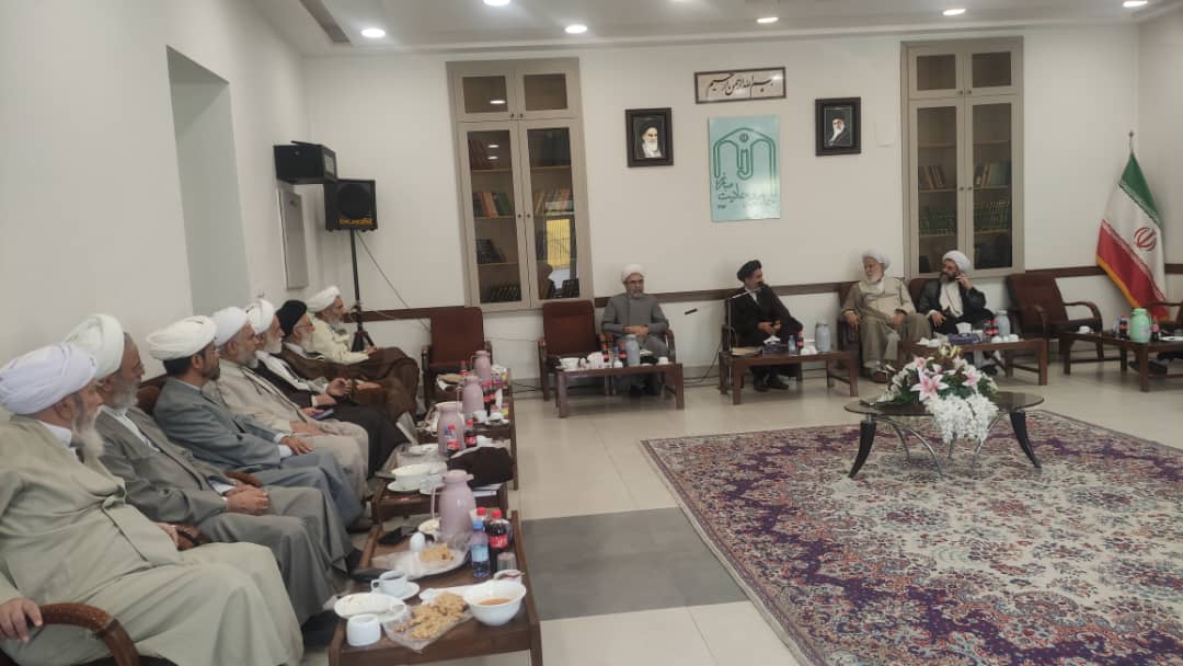 نشست روسا و دبیران دفاتر دهگانه جامعه روحانیت در تهران برگزار شد